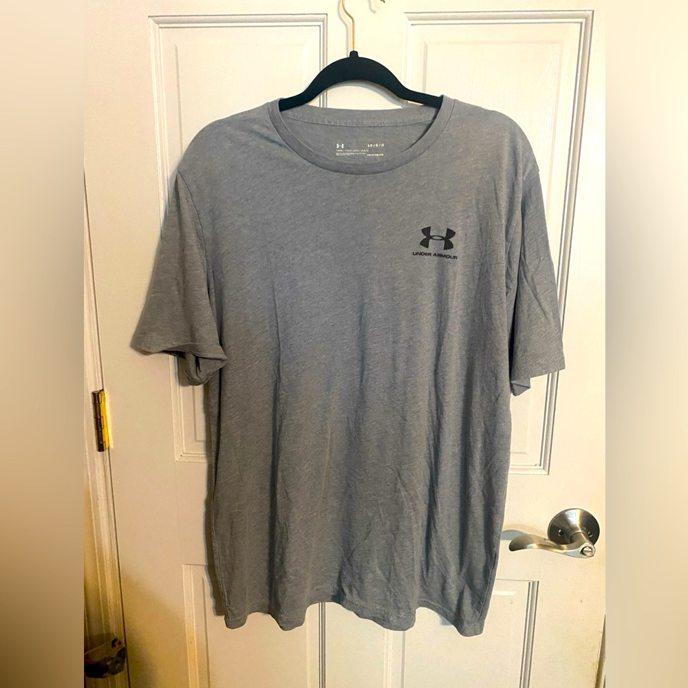 Under Armour Heat Gear Tshirt. Good condition. Size large.
